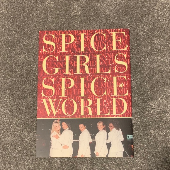 Spice Girl Spice World The Tour Programme - Picture 2 of 3